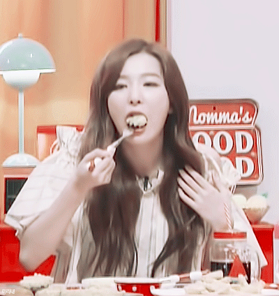 방송에서 계속 먹기만 하는 슬기.gif | 인스티즈