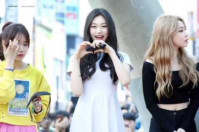  아이오아이에서 실물이 제일 이쁜 두명 | 인스티즈