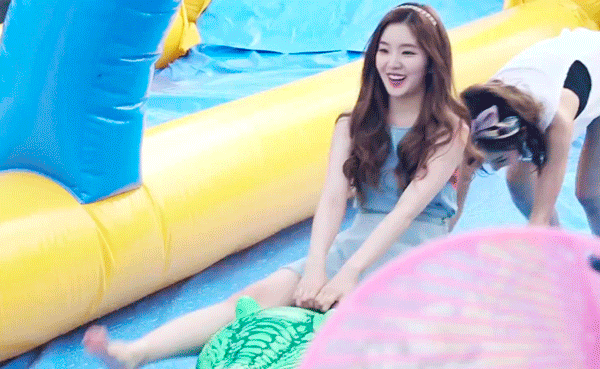 만만한 슬기만 줘패는 아이린.gif | 인스티즈