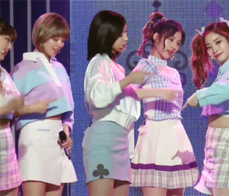 트와이스 사나를 관광태우는 정연.gif | 인스티즈