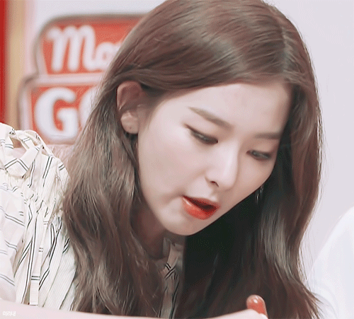 방송에서 계속 먹기만 하는 슬기.gif | 인스티즈