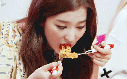 방송에서 계속 먹기만 하는 슬기.gif | 인스티즈