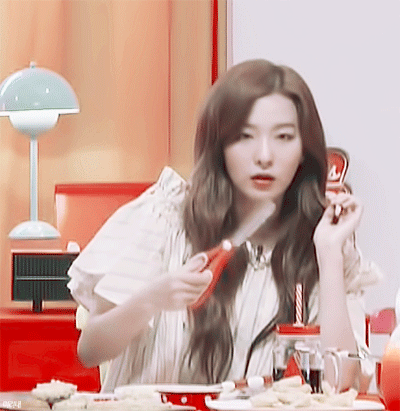 방송에서 계속 먹기만 하는 슬기.gif | 인스티즈