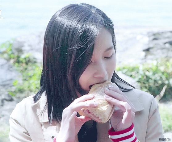 먹는 모습도 다 다른 트와이스 채영,쯔위,미나,사나 | 인스티즈