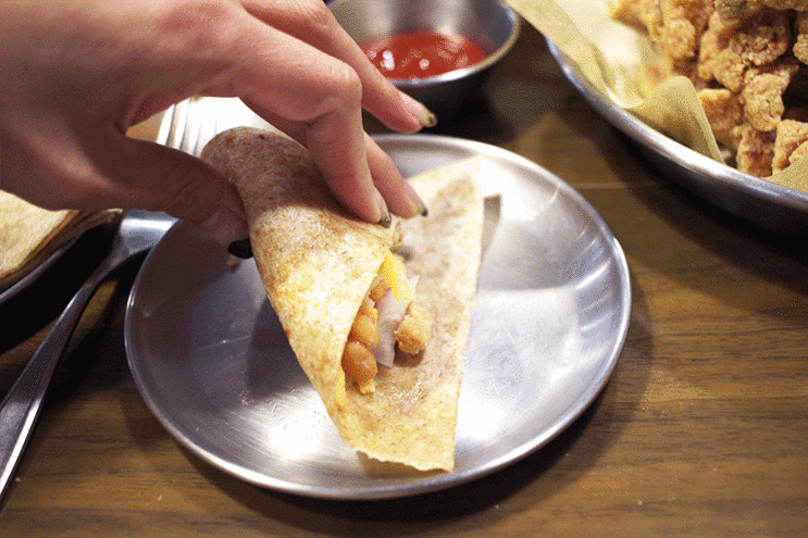 아침은 간단하게! 치킨스낵랩 gifjpg | 인스티즈