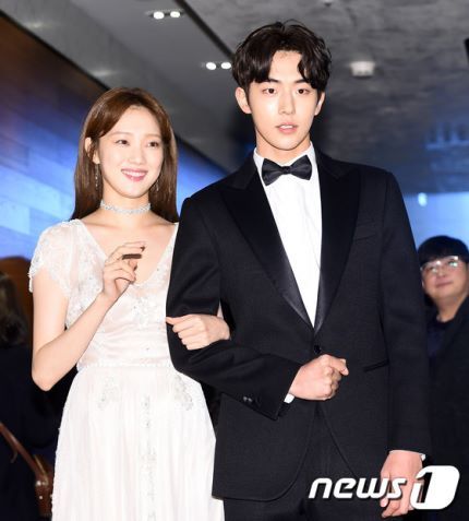 오늘자 mbc 연기대상 레드카펫 이성경 남주혁ㄷㄷㄷ | 인스티즈