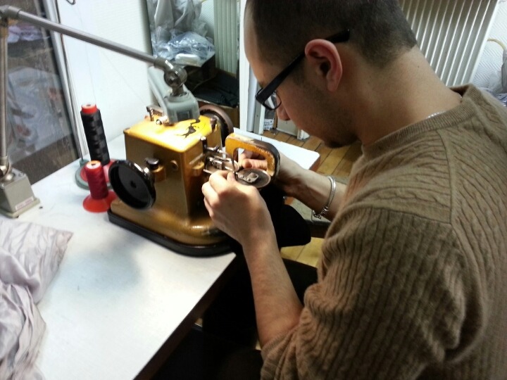 고작 저딴 가방이 150? 알바를 얼마나 해야 살 수 있는 거야?.twt | 인스티즈