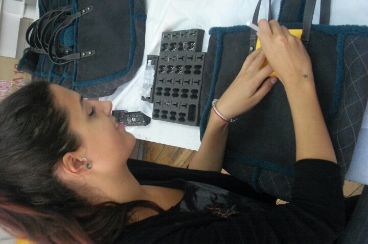 고작 저딴 가방이 150? 알바를 얼마나 해야 살 수 있는 거야?.twt | 인스티즈