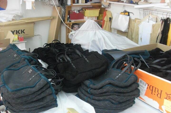 고작 저딴 가방이 150? 알바를 얼마나 해야 살 수 있는 거야?.twt | 인스티즈