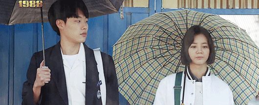 [응답하라1988] 덕선을 연기한 혜리가 기억하는 정환&덕선 명장면.gif | 인스티즈