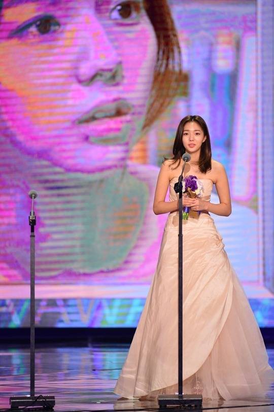 2015 KBS 연기대상 시상식 채수빈.jpg | 인스티즈