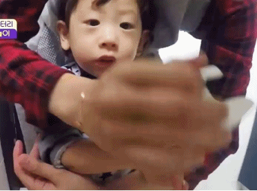 [반달친구] 10명의 아이들 중에서 유일하게 기저귀 차는 박하율.jpgif | 인스티즈