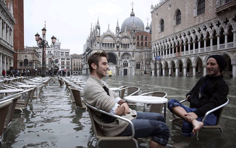 홍수에 대처하는 서양인들의 자세.gif | 인스티즈