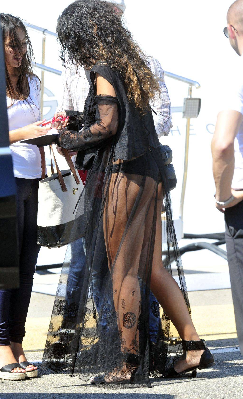 리아나 뒤태 | 인스티즈