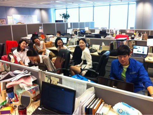 잘생긴 사람들만 받는다는 시선.jpg | 인스티즈