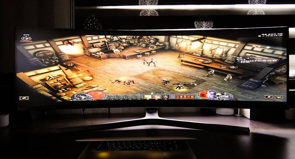 변태해상도 49인치 모니터 게임 플레이 화면.jpg | 인스티즈