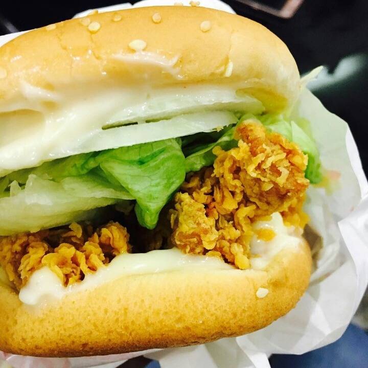 맘스터치 싸이버거 VS 화이트갈릭버거 | 인스티즈