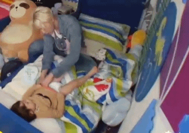 [반달친구] 10명의 아이들 중에서 유일하게 기저귀 차는 박하율.jpgif | 인스티즈