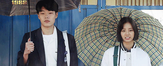 [응답하라1988] 덕선을 연기한 혜리가 기억하는 정환&덕선 명장면.gif | 인스티즈