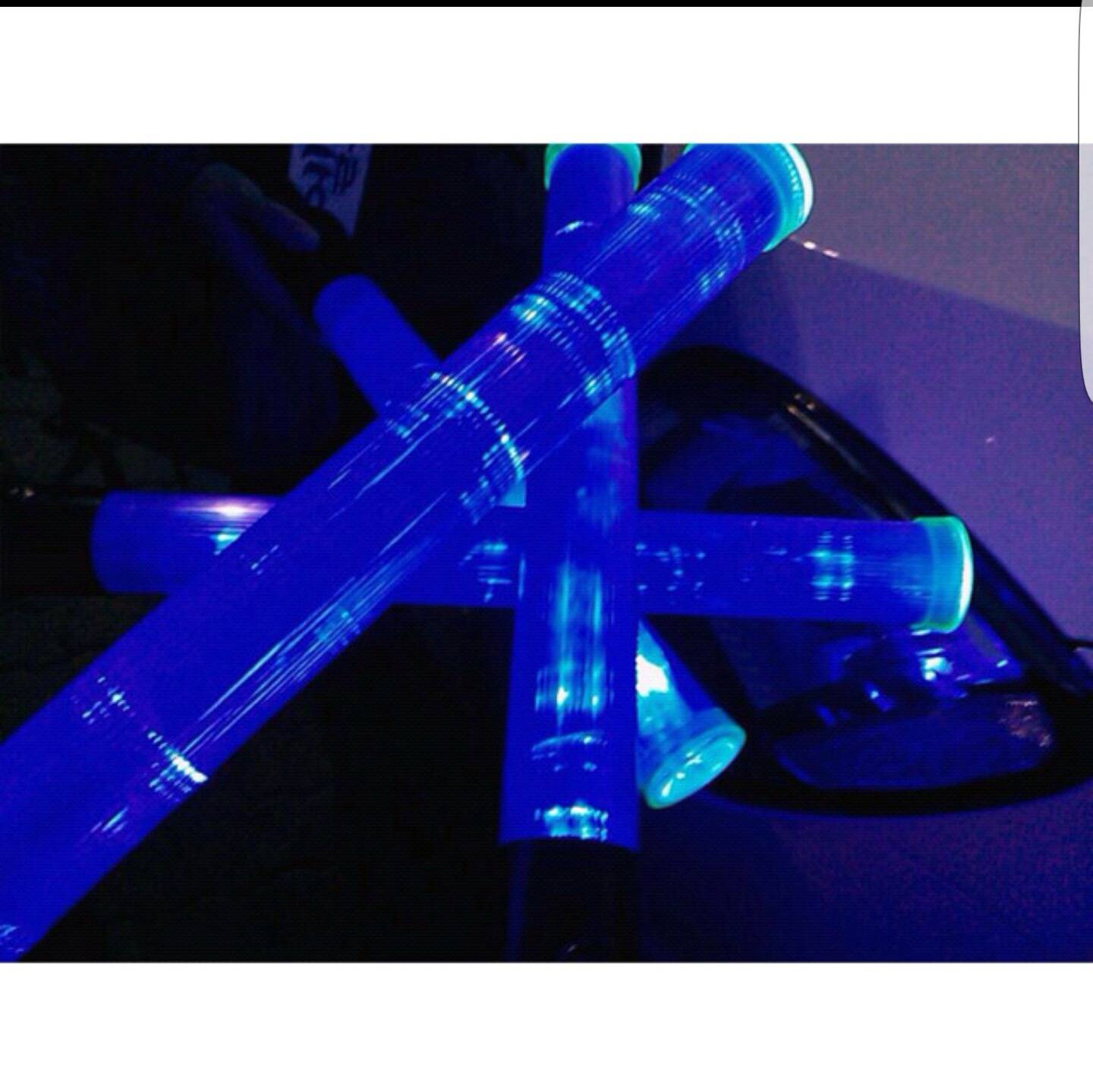 일반 응원봉의 10배 발광력을 자랑하는 아이돌 경광봉들.gif | 인스티즈