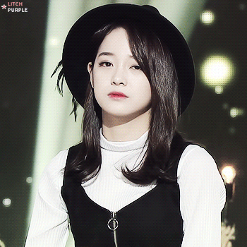 찾기 힘든 안웃는 김세정 | 인스티즈