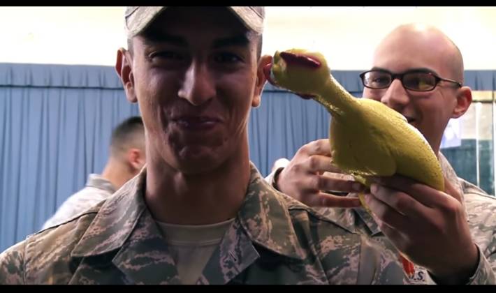 미국 의장대 가혹한 훈련 웃음참기 | 인스티즈