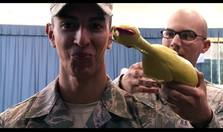 미국 의장대 가혹한 훈련 웃음참기 | 인스티즈