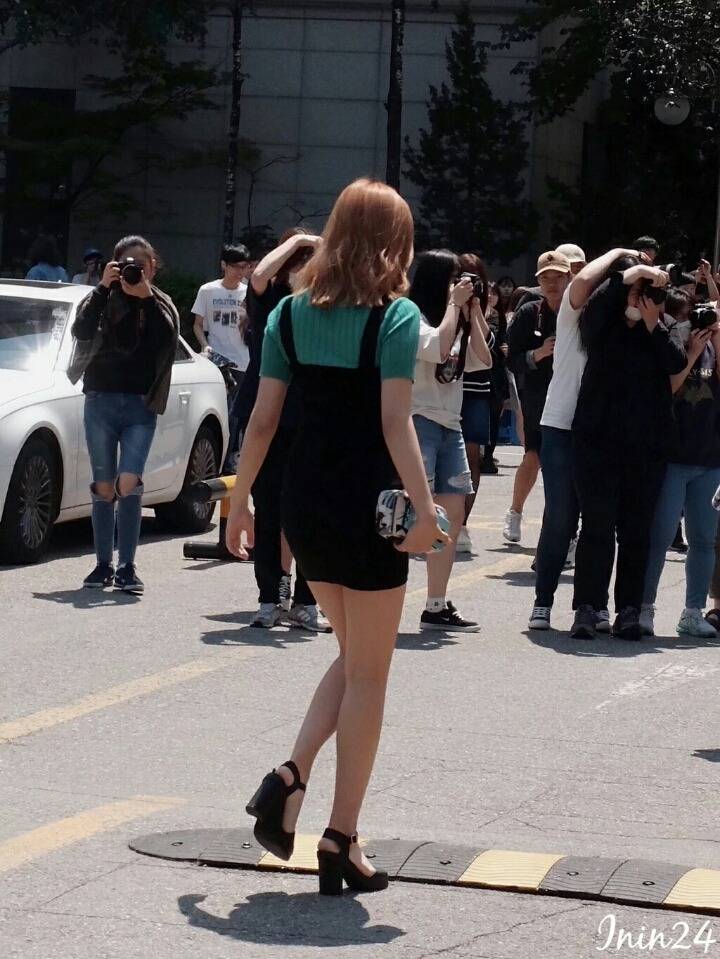 트와이스 미나 뮤뱅 출근길에서 뒷태ㄷㄷ | 인스티즈