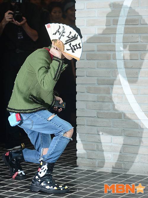 오늘 샤넬파티에 지드래곤 혼자.jpg | 인스티즈