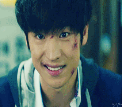 흔한 교복을 입어도 위화감이 없는 남자배우 2명.jpgif | 인스티즈