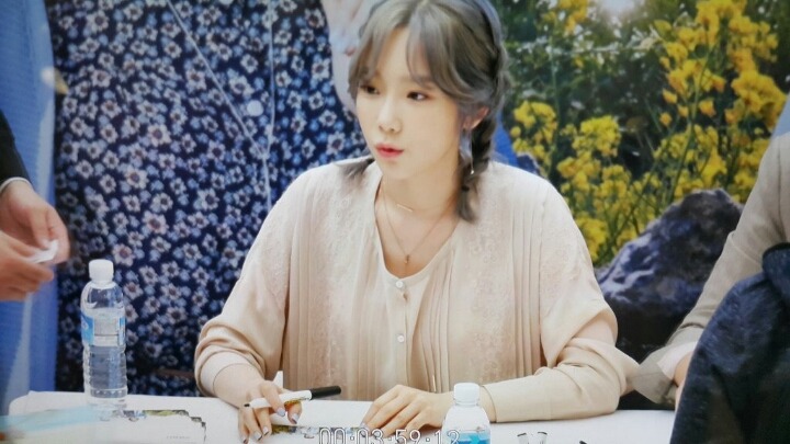 은발로 염색한 오늘자 태연.jpg | 인스티즈