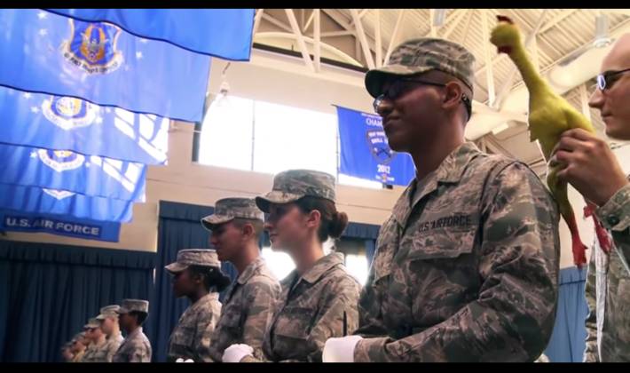 미국 의장대 가혹한 훈련 웃음참기 | 인스티즈