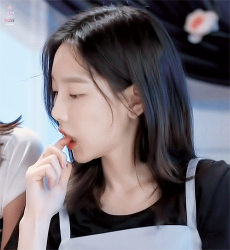 29세 여아이돌의 눕방 수준.GIF | 인스티즈