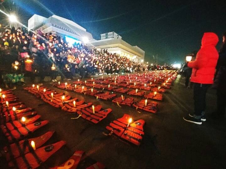 광화문 광장에서 놓인 세월호 구명조끼 | 인스티즈