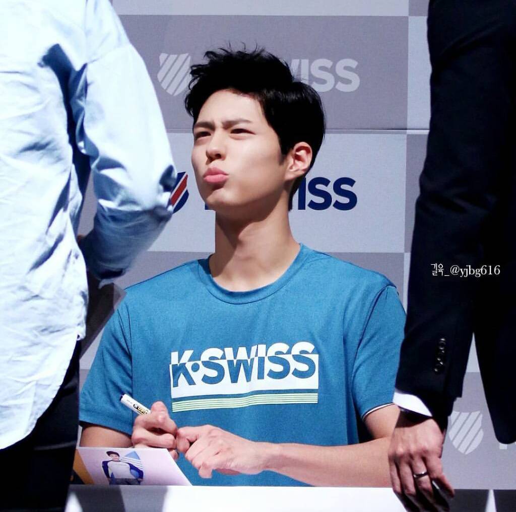 이상한 선글라스 쓴 박보검 | 인스티즈