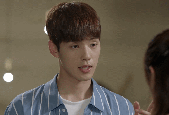 [학교2017] 짝사랑녀 보고싶어서 치킨 3번이나 시키는 돈많은 고딩.jpgif | 인스티즈