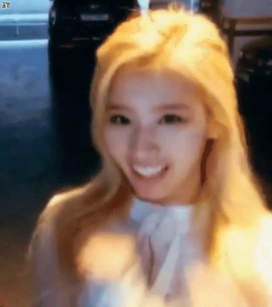 애교하면 미나토자키 사나.gif | 인스티즈