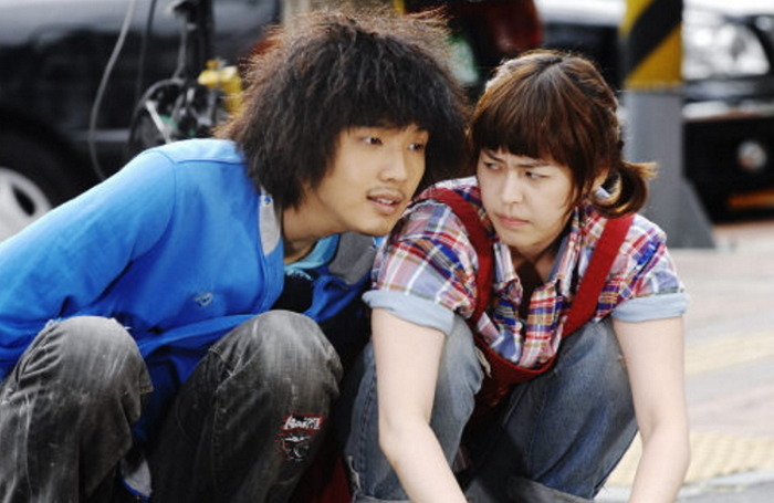 남자가 관심 있는 여자 앞에서 절대 안하는 '행동' 7 | 인스티즈