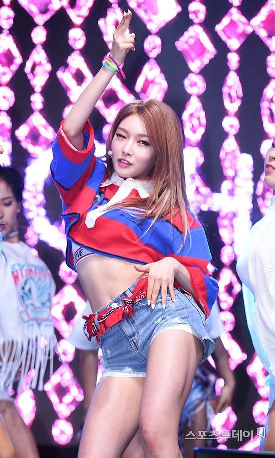 김청하 허리라인 | 인스티즈