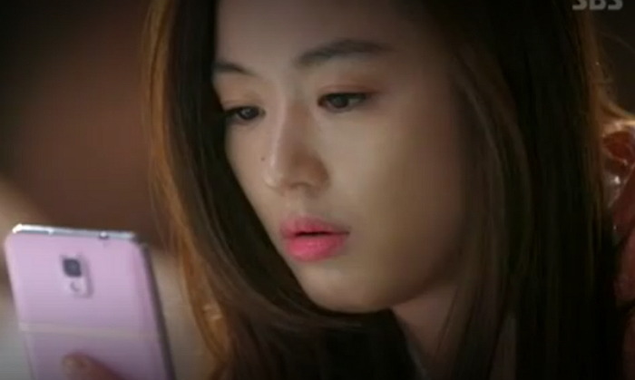 남자가 관심 있는 여자 앞에서 절대 안하는 '행동' 7 | 인스티즈