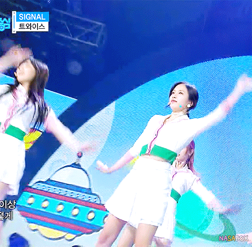 오늘자 머리 묶은 미나 | 인스티즈