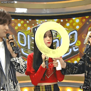 명절에 많이먹어서 자기 얼굴에 살쪘다고 하는 블랙핑크 지수.gif | 인스티즈