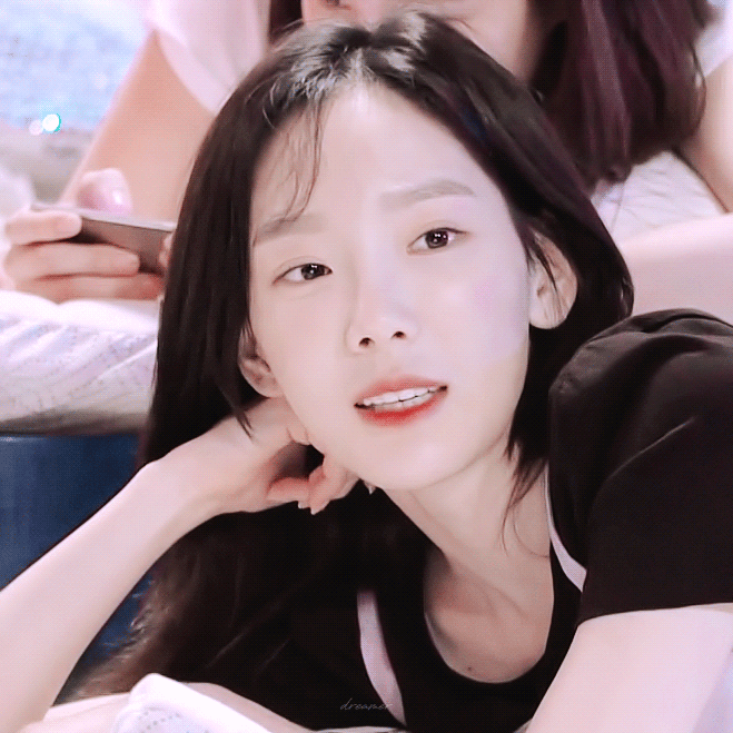 29세 여아이돌의 눕방 수준.GIF | 인스티즈