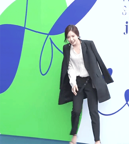 [에이핑크] 바지정장 입은 손나은.jpg | 인스티즈