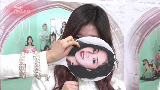 애교하면 미나토자키 사나.gif | 인스티즈