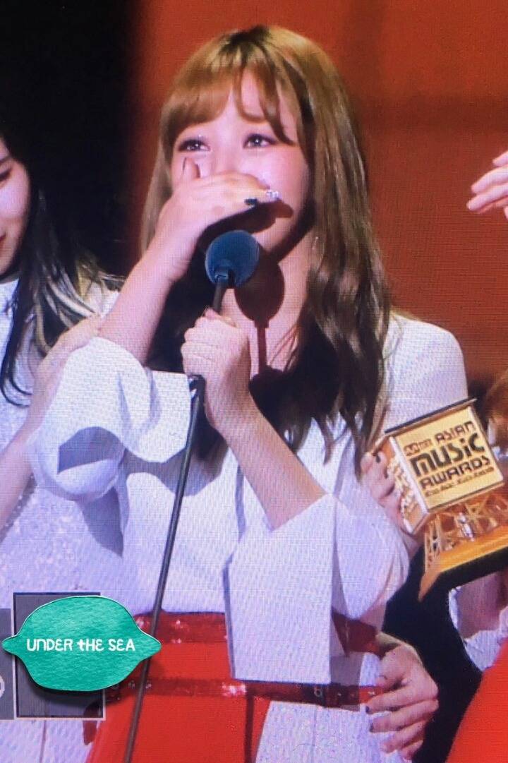 트와이스 눈물의 수상소감.jpgif | 인스티즈