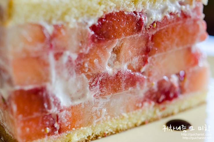 대구에서 유명하다는 압도적인 비쥬얼의 딸기케이크 | 인스티즈
