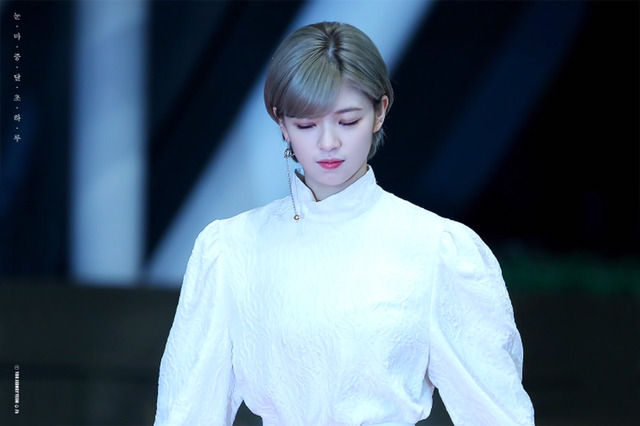 은발로 염색하고 물오른 트와이스 정연 | 인스티즈