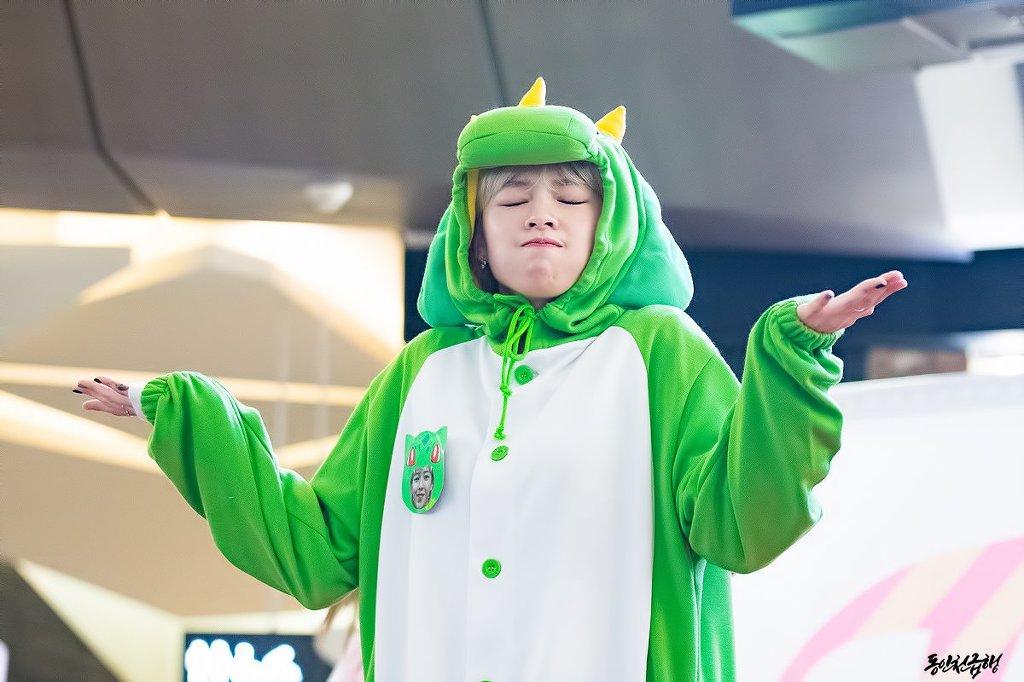 공룡옷 입고 귀여움 터지는 트와이스 정연 | 인스티즈