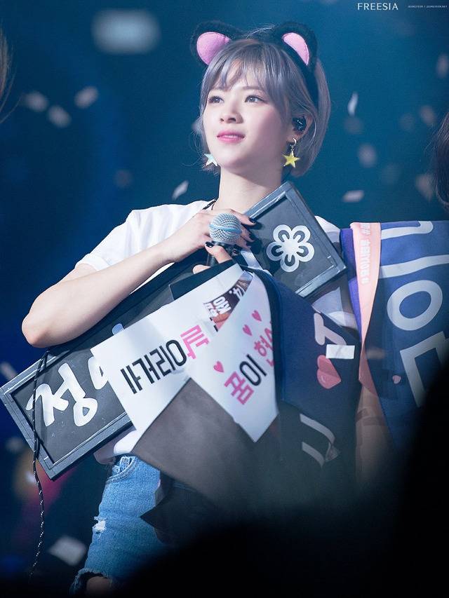 은발로 염색하고 물오른 트와이스 정연 | 인스티즈